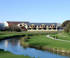 Waterfront motel