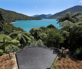 Sacred Rest - Moetapu Bay Holiday Home