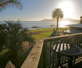 Driftwood Beachfront Accommodation, Cable Bay, Owhetu