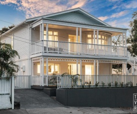 Luxurious Grand Grey Lynn Villa with Park Views