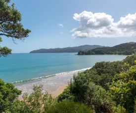 Beachfront Bliss - Coopers Beach Holiday Home