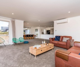 Bach near the Beach - Mangawhai Heads Holiday Home