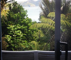 Matapouri Cabin By The Beach