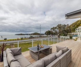 Waterfront Beach House - Paihia Holiday Home