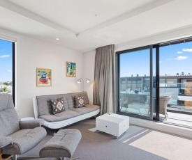 Mount Eden on your Doorstep! Stunning Apartment