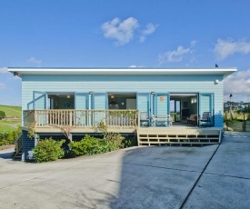 The Blue Cottage with WiFi- Waipu Holiday Home