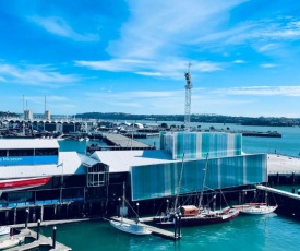 New Waterfront Penthouse on Princes Wharf with Harbor view! The heart of Auckland City! Free Parking!