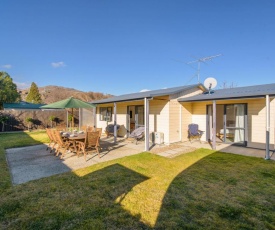 Sun Soaked Escape - Cromwell Holiday Home