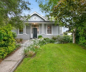 Maple Cottage - Dunedin Holiday Home