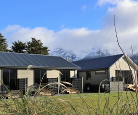 Glenorchy Peaks Bed and Breakfast