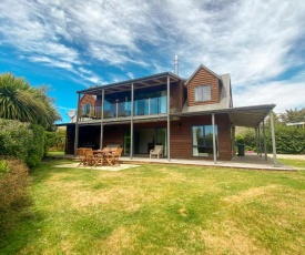 Stunning Panoramic Lake Hawea Views 5 Bedrooms