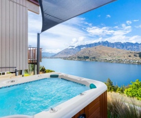 A Surprise on Sunrise! Panoramic Lake Views & Spa Pool