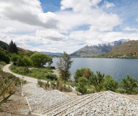 Absolute Lakefront - Queenstown Apartment