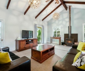 Central Peach - Queenstown Holiday Home