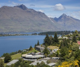 Holiday Inn Queenstown Frankton Road, an IHG Hotel