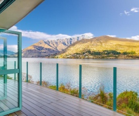 Huge Lakefront Delight - Queenstown Holiday Home