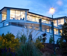 Lake Views at Aspen House by Amazing Accom