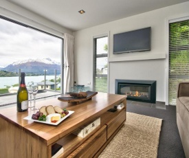 Lake Views on De La Mare - Queenstown Holiday Apartment