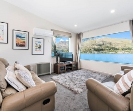 Lakefront Living at Remarkables Retreat