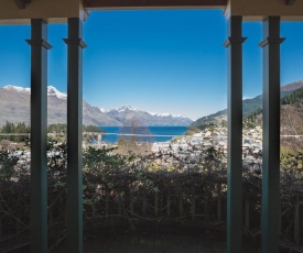 McAlister House - Queenstown Holiday Home