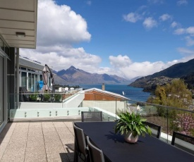 Queenstown Hill 4 Bedroom Villa- Stunning Views!