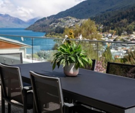 Queenstown Hill Luxury Lake Views, Walk to Town