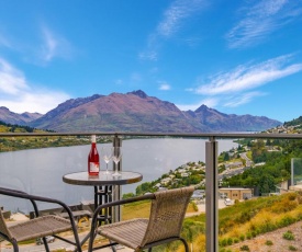 Queenstown Lake Views - Upstairs Apartment