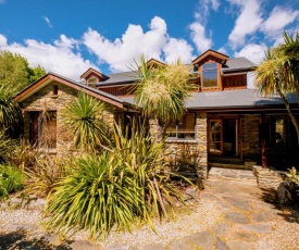 Alpine Lodge - Wanaka Holiday Home