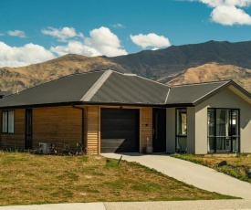 Aubrey Views - Wanaka Holiday Home