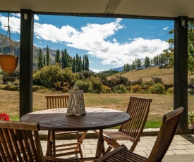 Avalanche Peak Garden Suite - Wanaka Downstairs Holiday Unit