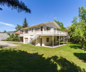 Beacon Point Beauty - Wanaka Holiday Home