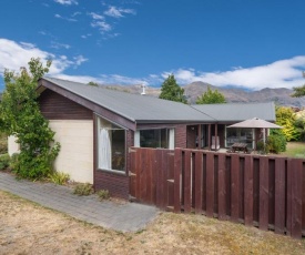 Beacon Point Paradise - Wanaka Holiday Home