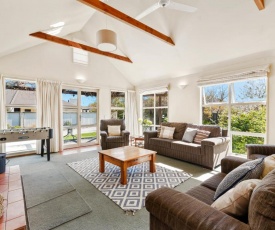 Charming on Cherry - Wanaka Holiday Home