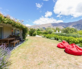 Eely Point Escape - Wanaka Holiday Home