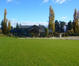 Golfcourse Road Chalets and Lodge