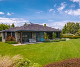 Hilltop Blue Views - Wanaka Holiday Home