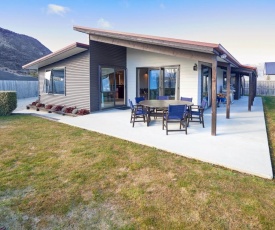 Juno Escape - Wanaka Holiday Home