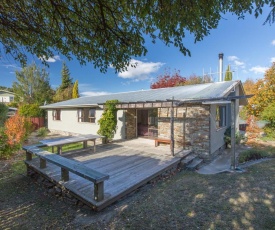 Kowhai Cottage - Wanaka Holiday Home