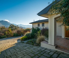 Manuka Views - Wanaka Holiday Home