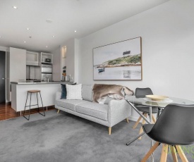 QV Deluxe Waterfront Apartment - 799