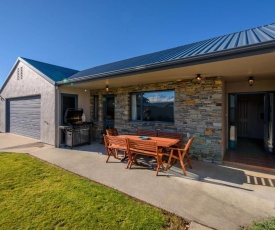 Mount Iron Magic - Wanaka Holiday Home