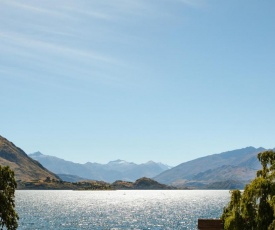 Pembroke - Sleeps 4 - Central Wanaka - Lake Views