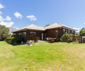 Relax at Wanaka - Wanaka Holiday Home With Wifi