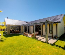 Roys Bay Lodge - Wanaka Holiday Home