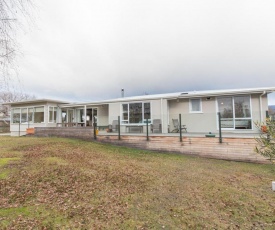 Southern Lakes Base - Wanaka Holiday Home