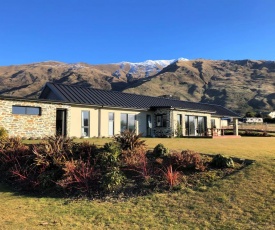 Stunning Executive home near The Wanaka Tree