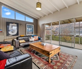 The Manuka Lookout - Wanaka Holiday Home