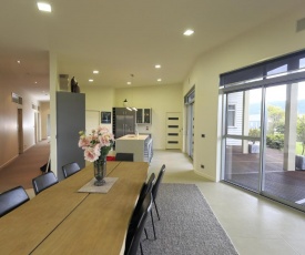 Luxury on Howden - Te Anau Holiday Home