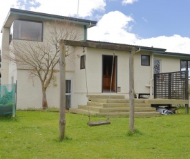 Midtown Mountain Views - Te Anau Holiday Home