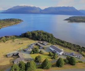 Fiordland National Park Lodge